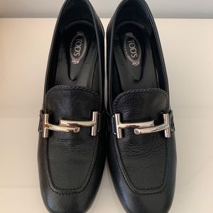 Tod’s black stylish shoes❤️